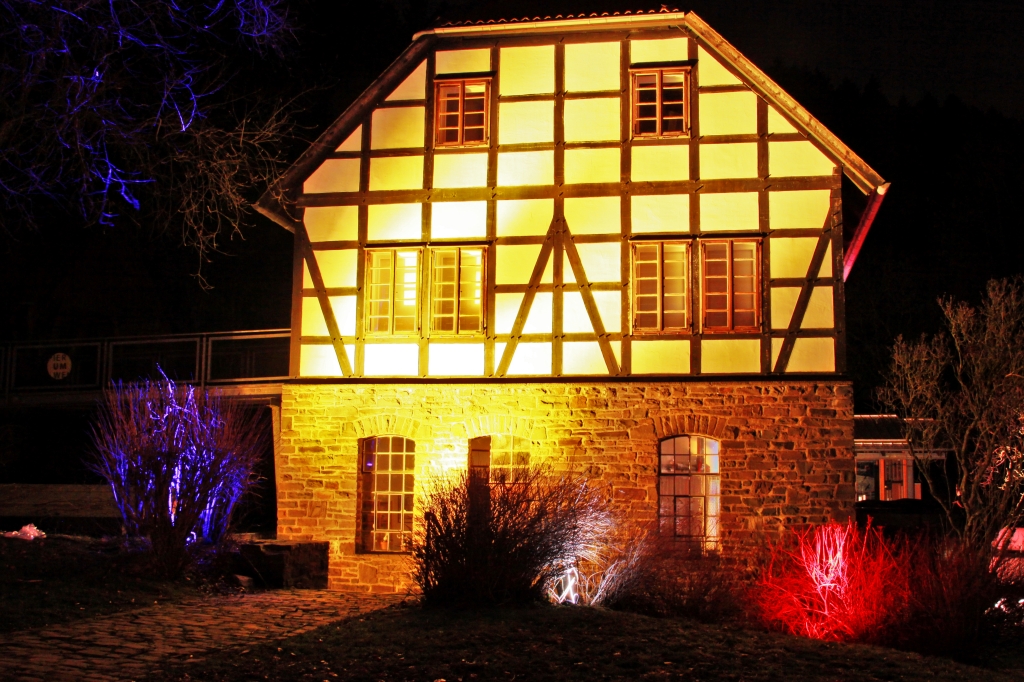 Das Gebäude der Papiermühle.JPG